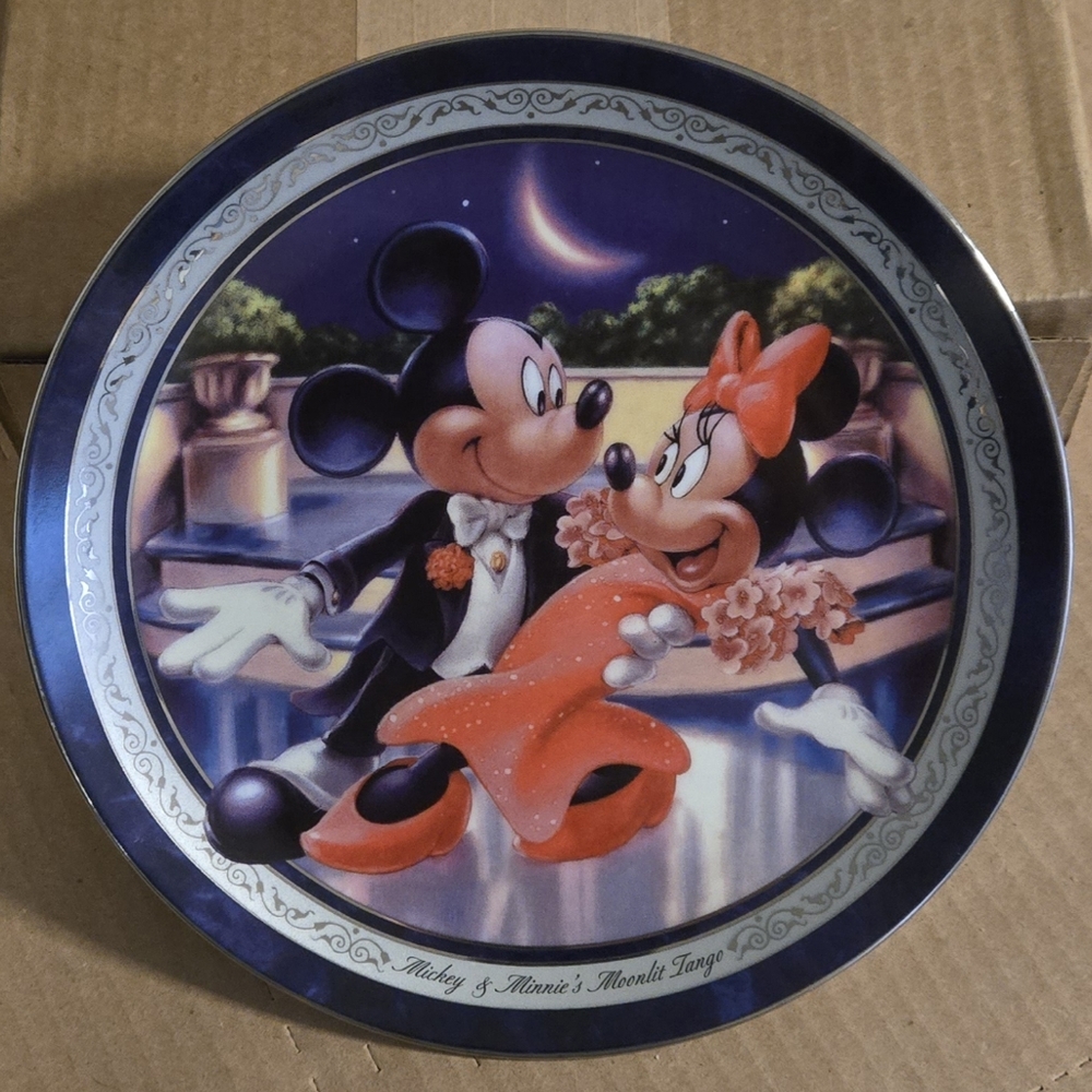 Bradford Exchange Mickey & Minnie Romantic Moments Moonlit Tango Plate